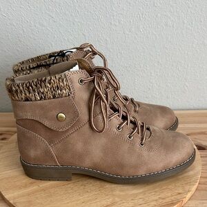 St. John's Bay Womens Shawn Block Heel Hiking Boots new 9W